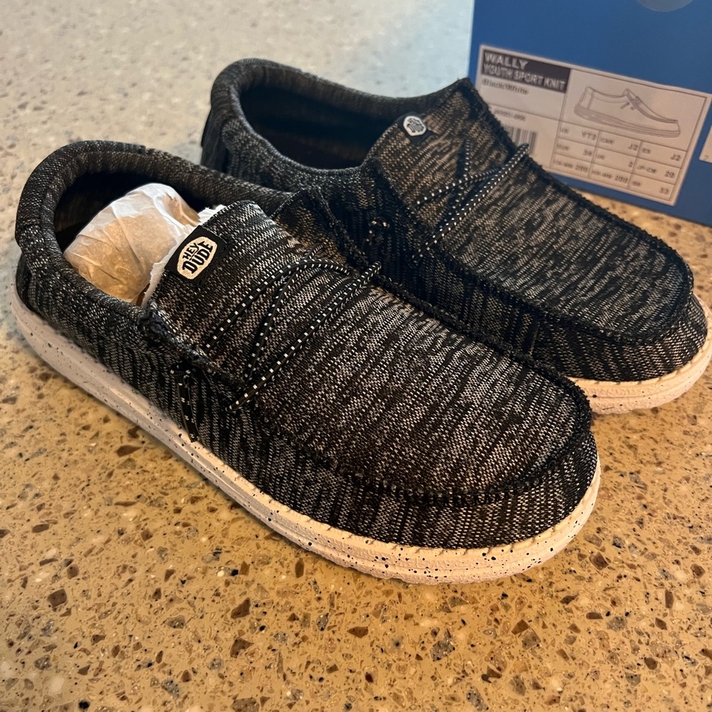 Youth Hey Dudes size 2